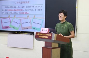 阚雅玲
