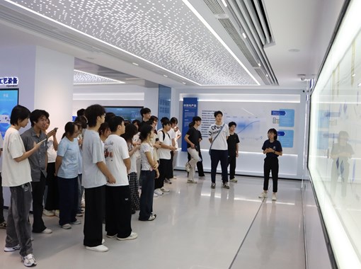 未来学院：师生赴广东中科半导体微纳制造技术研究院开展专业见习活动